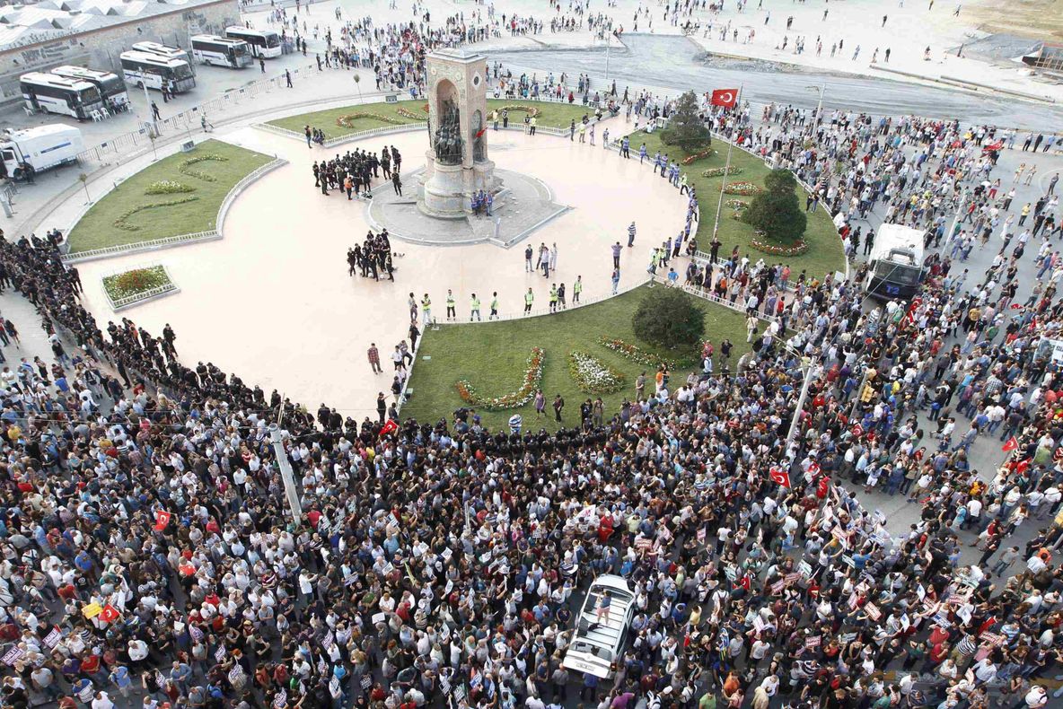Ziua Muncii, interzisă în Turcia. Piața Taksim a fost închisă