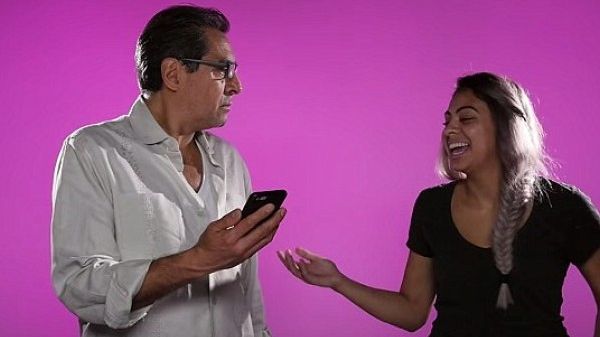 Experiment social. Cum reacţionează taţii atunci când citesc mesajele fiicelor primite de la iubit