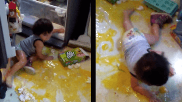 A lăsat frigiderul deschis şi s-a întors cu spatele la bebeluşul său. În secunda doi - VIDEO AMUZANT