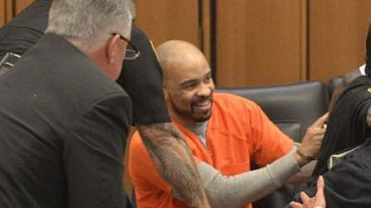 Reacția ȘOC a tatălui unei fete ucise când ucigașul i-a râs în față la tribunal. S-a repezit și..