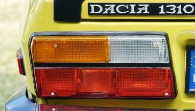 Cum arată ultimul model Dacia 1310, care a ieşit pe porţile uzinei de la Mioveni. Oamenii au PLÂNS