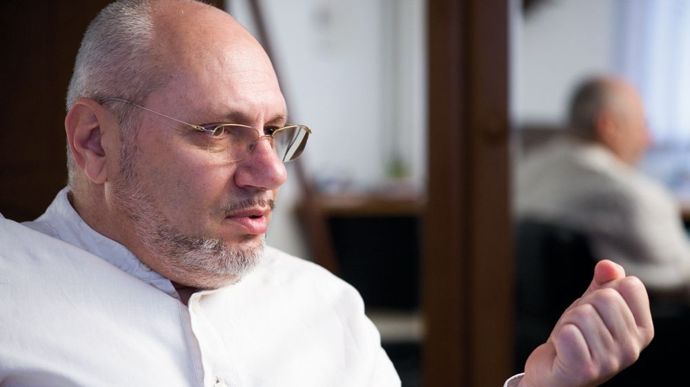 Psihologul Cristian Andrei, implicat într-un accident rutier. A fost dus de urgenţă la spital