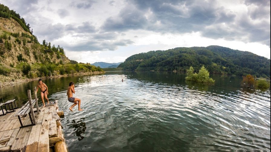 Cât de curate sunt apele pentru scăldat din România? Raportul Comisiei Europene