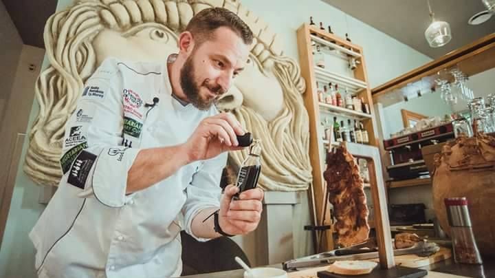 Un român a creat primul PARFUM COMESTIBIL din lume. Ce gust are și la ce poate fi folosit