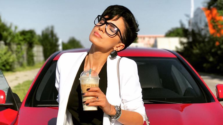 Cine este bărbatul cu care se afişează Adelina Pestriţu 