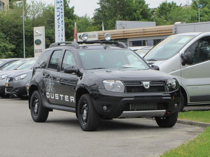 Cum arată Dacia Duster cu suspensia joasă şi jante uriaşe. Tuning "nebun" pentru modelul românesc