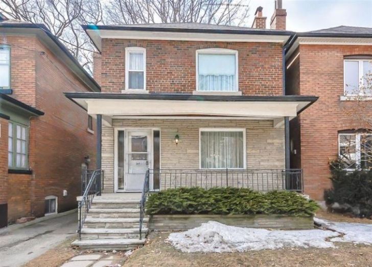 O femeie n-a mai făcut curăţenie în casă şi n-a mai schimbat mobila de 72 ani. Cum arată interiorul