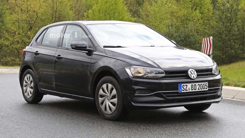 L-au luat la probe şi a fost surprins. VW a scos noul Polo necamuflat, pe străzi. Cum arată
