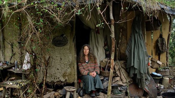 A absolvit facultatea la OXFORD, dar a decis să trăiască în pădure. Care e secretul femeii