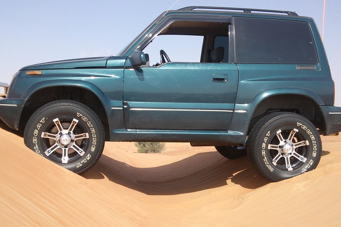 Modul uluitor prin care un proprietar a ales să-și vândă vechiul SUV! Rămâi uimit