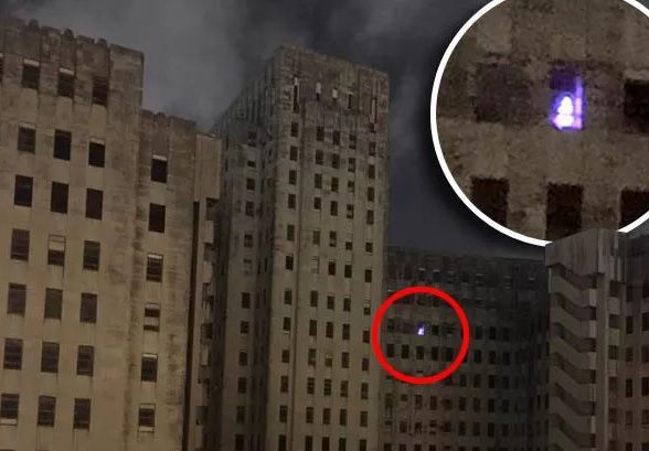 Au văzut o siluetă la geamul unui spital PĂRĂSIT de 12 ani. Au intrat acolo şi s-au SPERIAT