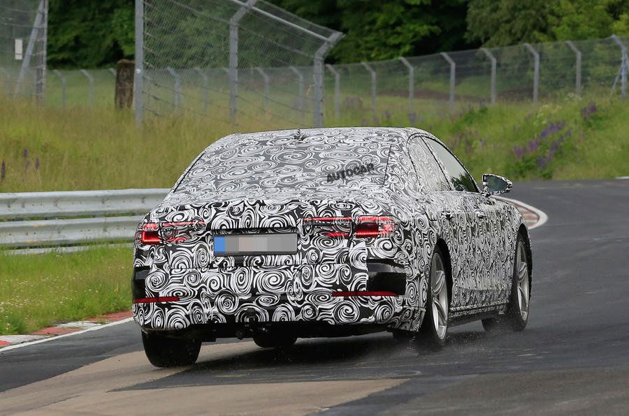 Noul Audi A8, surprins în teste. Au lăsat să se vadă cât mai multe detalii