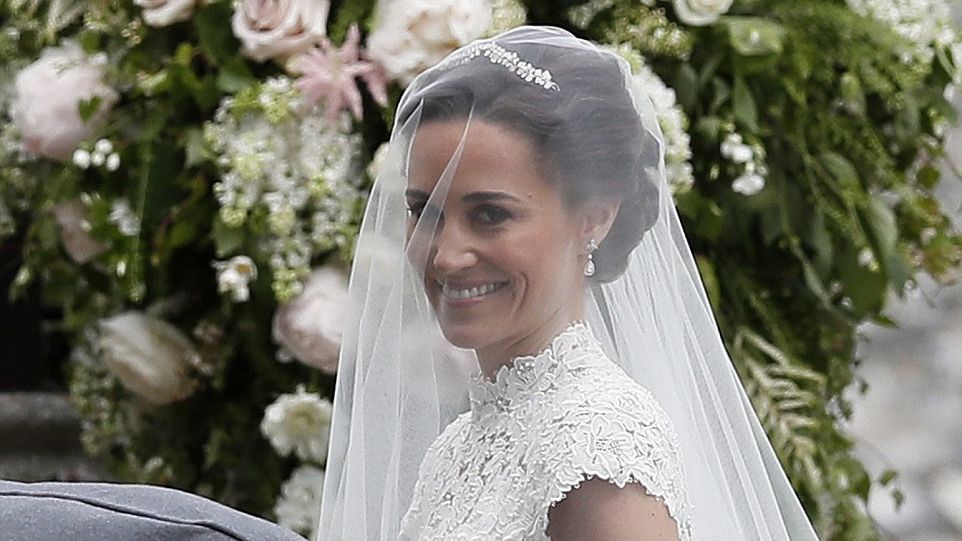 Primele imagini cu Pippa Middleton în rochia de mireasă