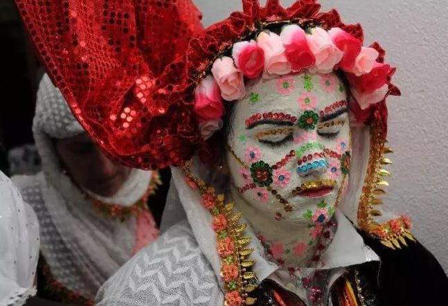 Cele mai CIUDATE tradiţii de nuntă din lume. V-aţi mai căsători dacă ar trebui să treceţi prin asta?