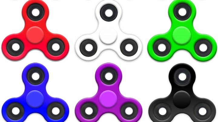 Spinner-ul, jucăria care face furori. Tu ştii cu ce se joacă, de fapt, copilul tău?