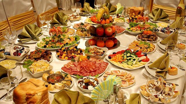 Ai grijă ce mănânci! Chefii au dezvăluit ce se află în meniurile ”all inclusive” de la hoteluri