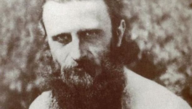 Minunile părintelui Arsenie Boca! Cum s-a teleportat la înmormântarea mamei, deşi era închis