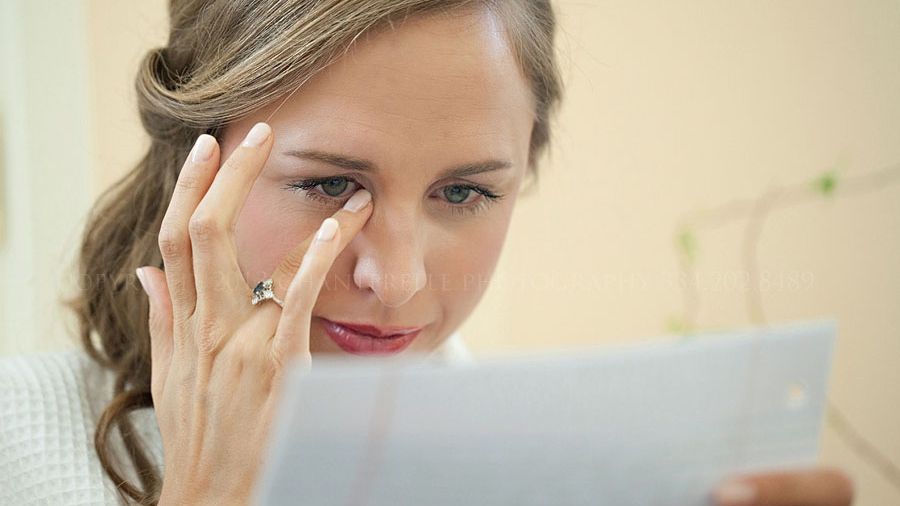 Soțul se purta ciudat. Într-o zi, soția a găsit o scrisoare de la el pe birou. A citit și a înțeles