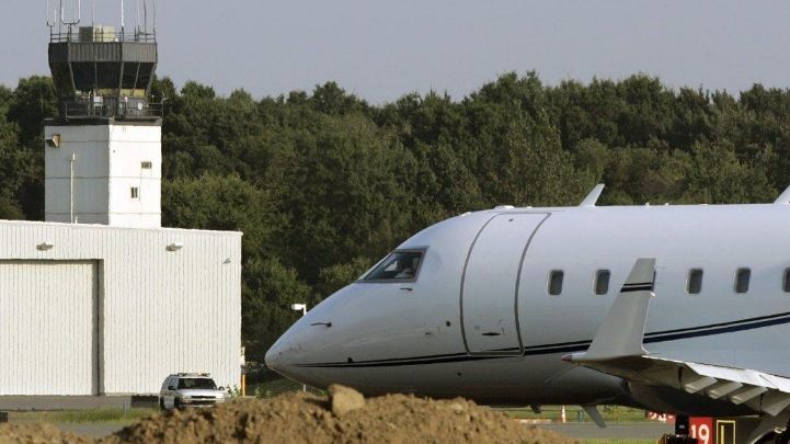 Tragedie aviatică! Un avion s-a prăbuşit la aterizare: 2 morţi. Mai multe clădiri, în flăcări!