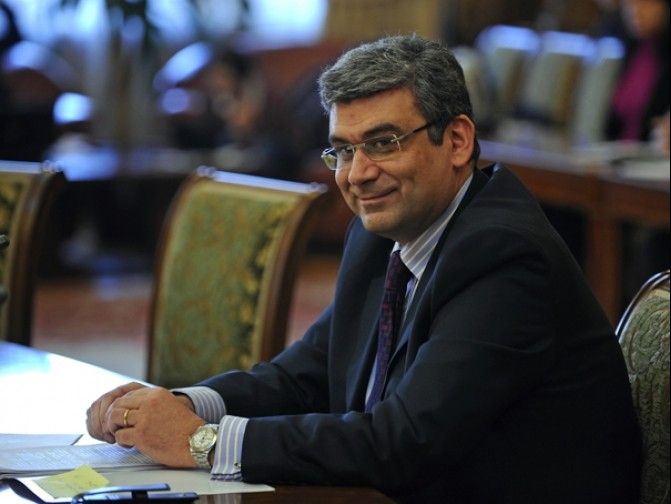 Circ la Comisia de Anchetă. Cei chemaţi n-au vrut să vorbească: "Domnule senator, eu ce caut aici?!"