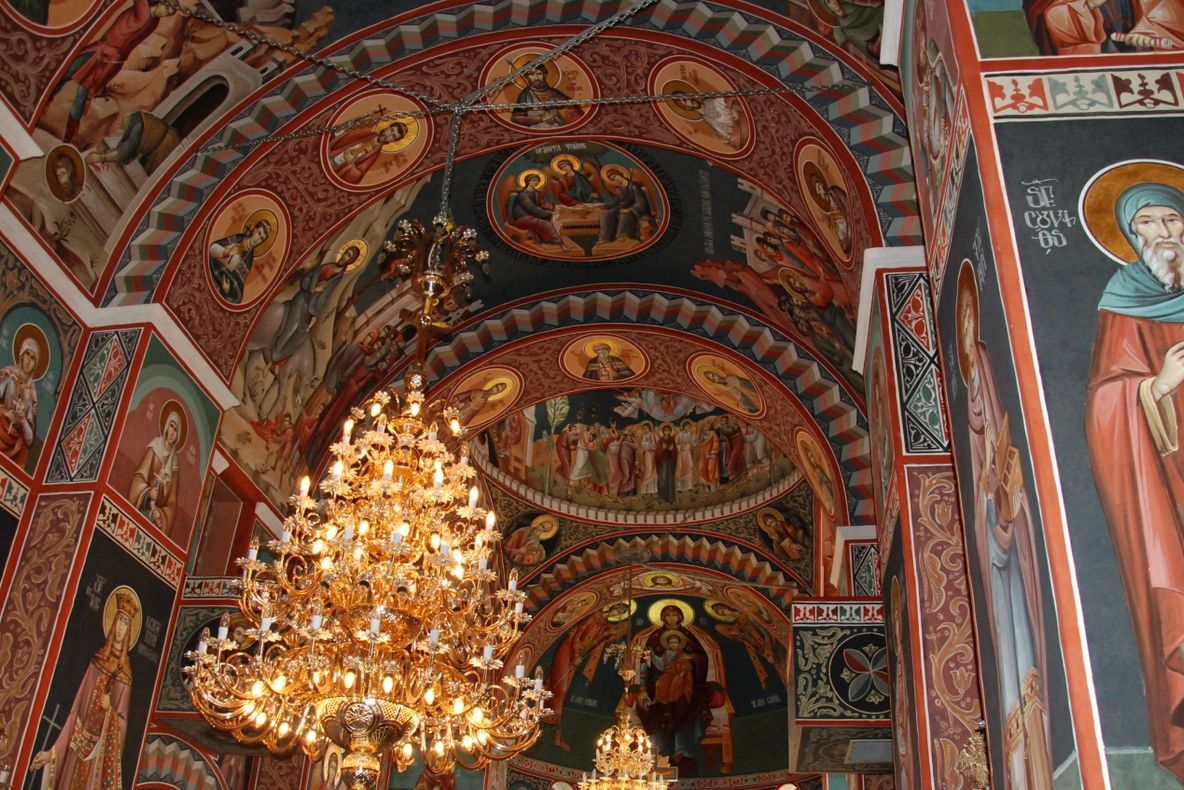 BISERICA din România unde ţi se îndeplinesc DORINŢELE dacă faci un lucru BANAL