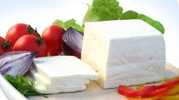 Roşii cu brânză. Adevărul nespus despre această combinaţie. Nutriţionistul avertizează!