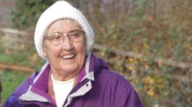 A devenit vedetă pe internet. Ce a pățit o bătrână de 83 de ani când conducea pe o șosea aglomerată