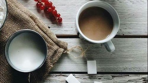 "Reacție genială". Ce a făcut un bărbat într-o cafenea când clienții de alături vorbeau prea tare 