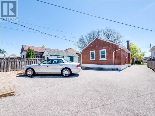 Casa superbă pe care nimeni n-o cumpără. E ieftină, dar pozele din ea ascund un detaliu șocant 