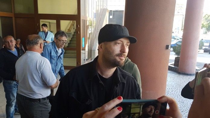 Cheloo - 100 de zile în folosul comunităţii la o şcoală din Prahova. Reacţia ŞOC a directoarei