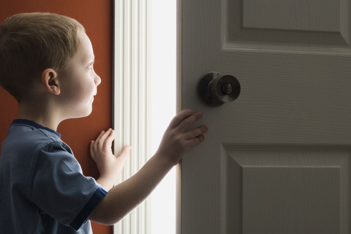 Un copil le-a deschis uşa unor necunoscuţi, în centrul Parisului. Ce a urmat - COŞMAR