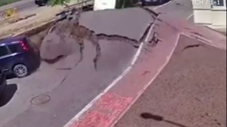 Momentul șocant în care o conductă de apă a explodat. Ce a urmat întrece orice imaginație 