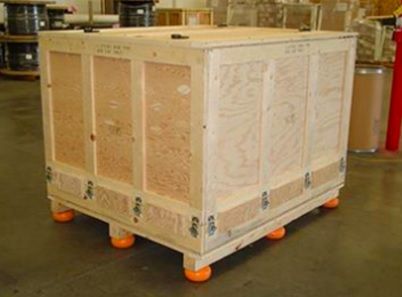 Au găsit o cutie imensă, suspectă, la aeroport. Se auzeau sunete ciudate. Au deschis-o şi...ŞOC