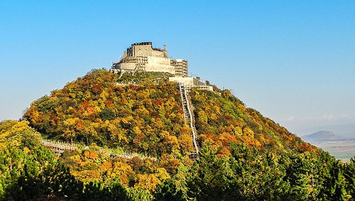 Tragedie pentru un selfie - sub ochii iubitei, un tânăr şi-a pierdut viaţa, la Cetatea Deva