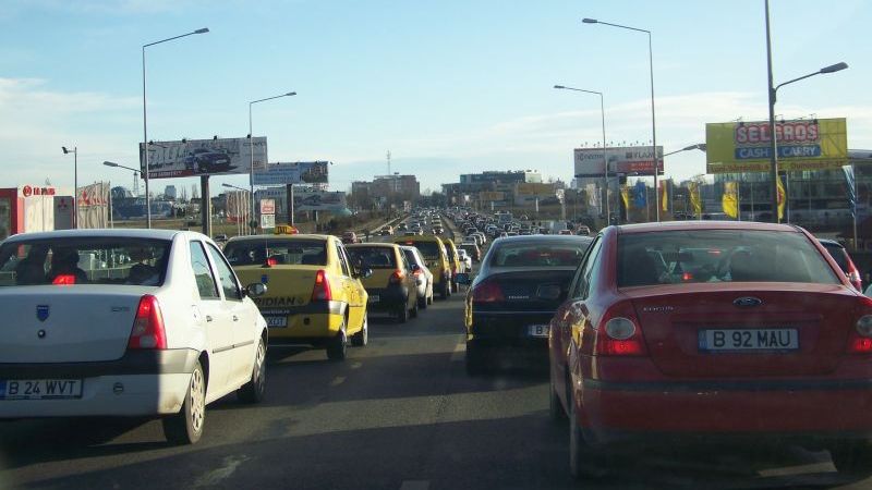 HAOS în trafic la intrarea în București după introducerea benzii unice pentru RATB
