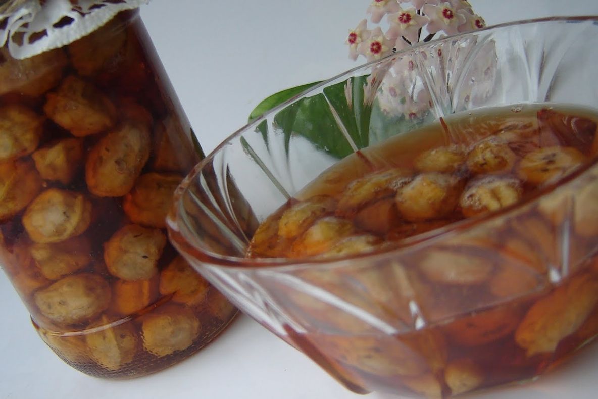 Un adevărat deliciu tradiţional românesc: Dulceaţă de nuci verzi. Iată cum se prepară!