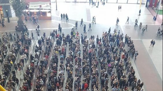 Fotografia care SURPRINDE perfect Londra şi atitudinea locuitorilor săi