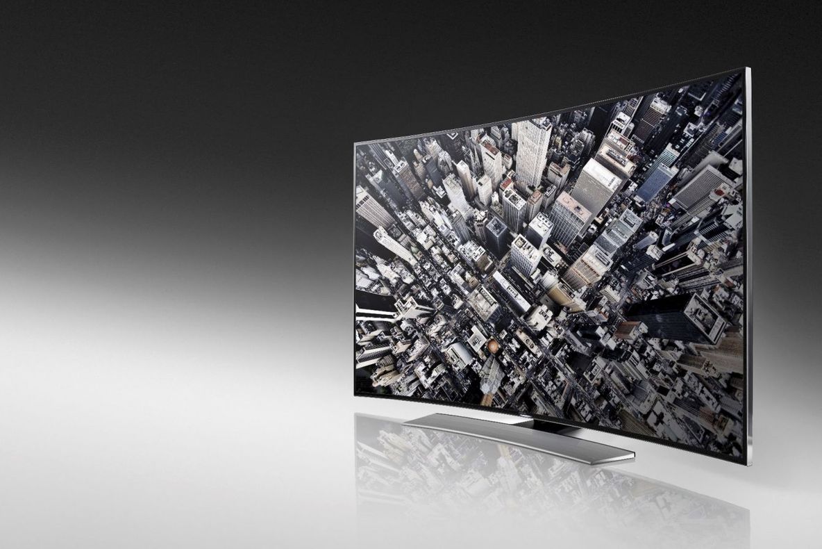 eMAG – Televizoare cu diagonala de peste 120cm, preturi de la 1.400 de lei