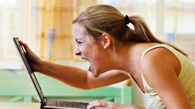 A postat că e gravidă. Era fericită. Dar un comentariu de pe Facebook a DISTRUS-O. Soţul a DIVORŢAT