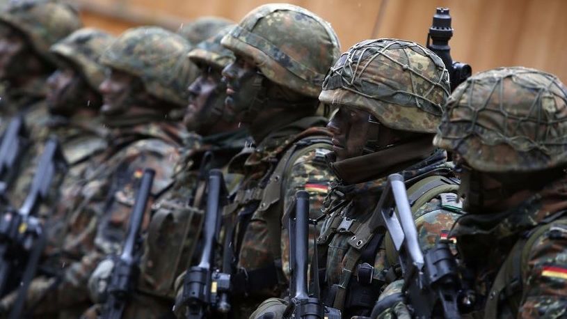 Germania construieşte discret o armată europeană, alături de Cehia şi România