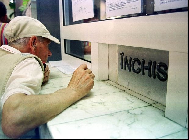 Grevă în Primării. Activitate blocată la ghişee, funcţionari nemulţumiţi de Legea Salarizării