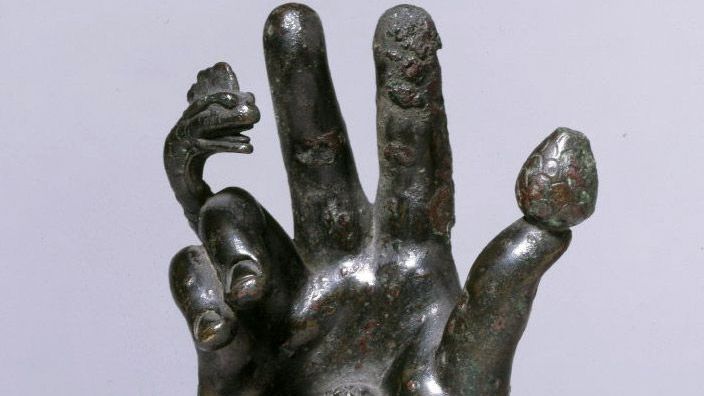 Mâna lui Sabaziu, cel mai ciudat obiect de cult. Semnificaţia ei este un mister