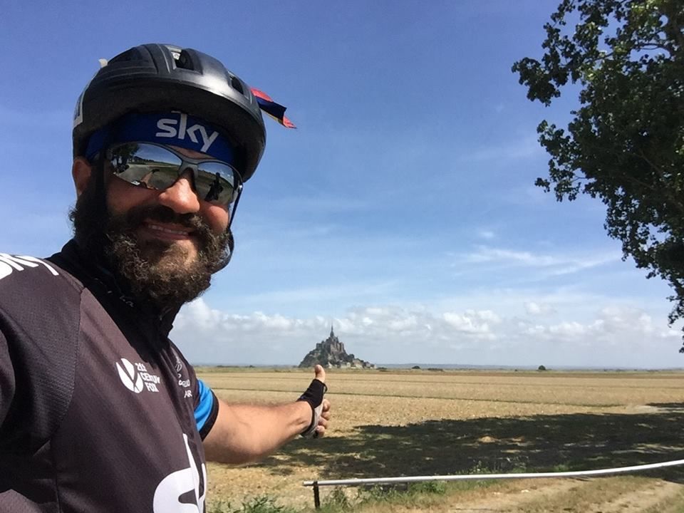 Implantologul român care străbate Europa pe bicicletă a parcurs Corsica – Sardinia – Sicilia Tour