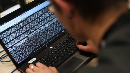 Cum afli dacă ești spionat de servicii. Trebuie doar să tasteziu următoarele CODURI SECRETE