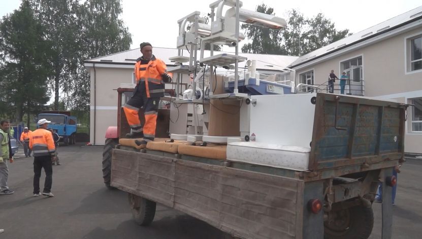 Maternitatea nouă în care incubatoarele erau mutate cu TRACTORUL rămâne închisă. Cauza: BACTERII