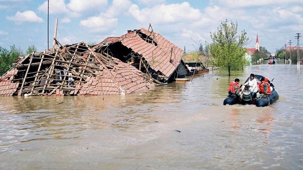 Trei atenţionări de cod galben de inundaţii, valabile până la miezul nopţii 