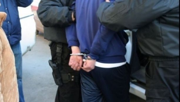 Patru persoane bănuite de proxenetism au fost reţinute în Galaţi