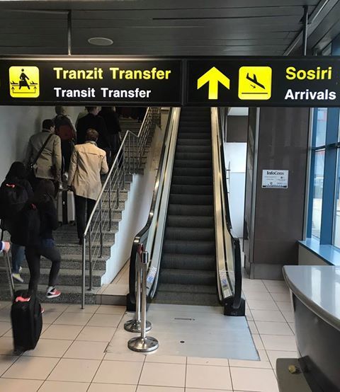 Doar Ponta putea să aibă asemenea cerere pentru Juncker: Scara rulantă din aeroport să fie reparată