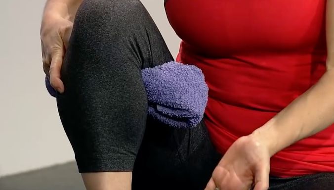 Acest truc te scapă de durerile de genunchi. Nu te-ai fi gândit că poate fi atât de simplu