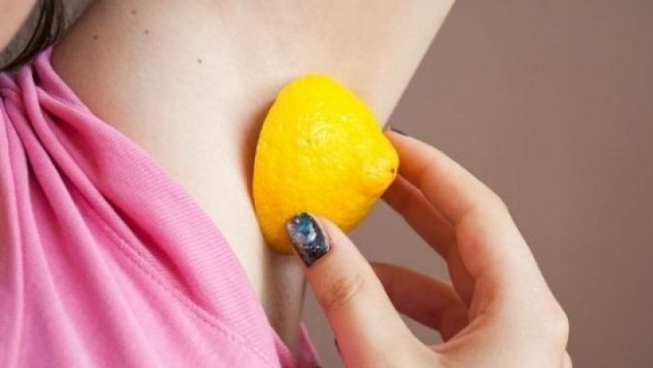 Ce crezi că se întâmplă dacă te dai cu lămâie la subraţ? Trucul pe care puţini oameni îl ştiu